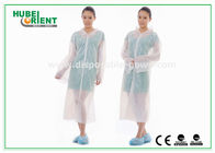 Disposable White Waterproof PE Visitor Coat With Snaps And Long Sleeves for factory use